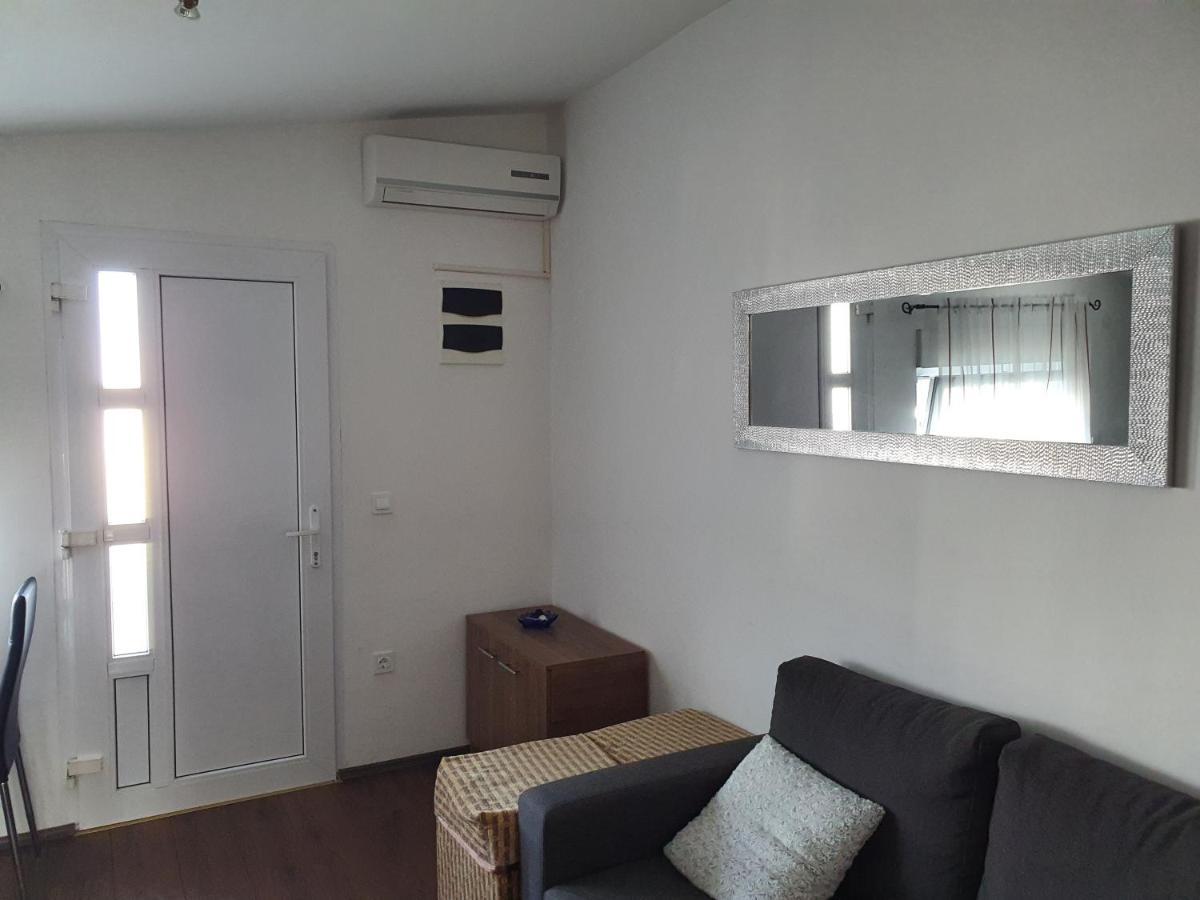 Apartmani Deak Vir Exteriör bild