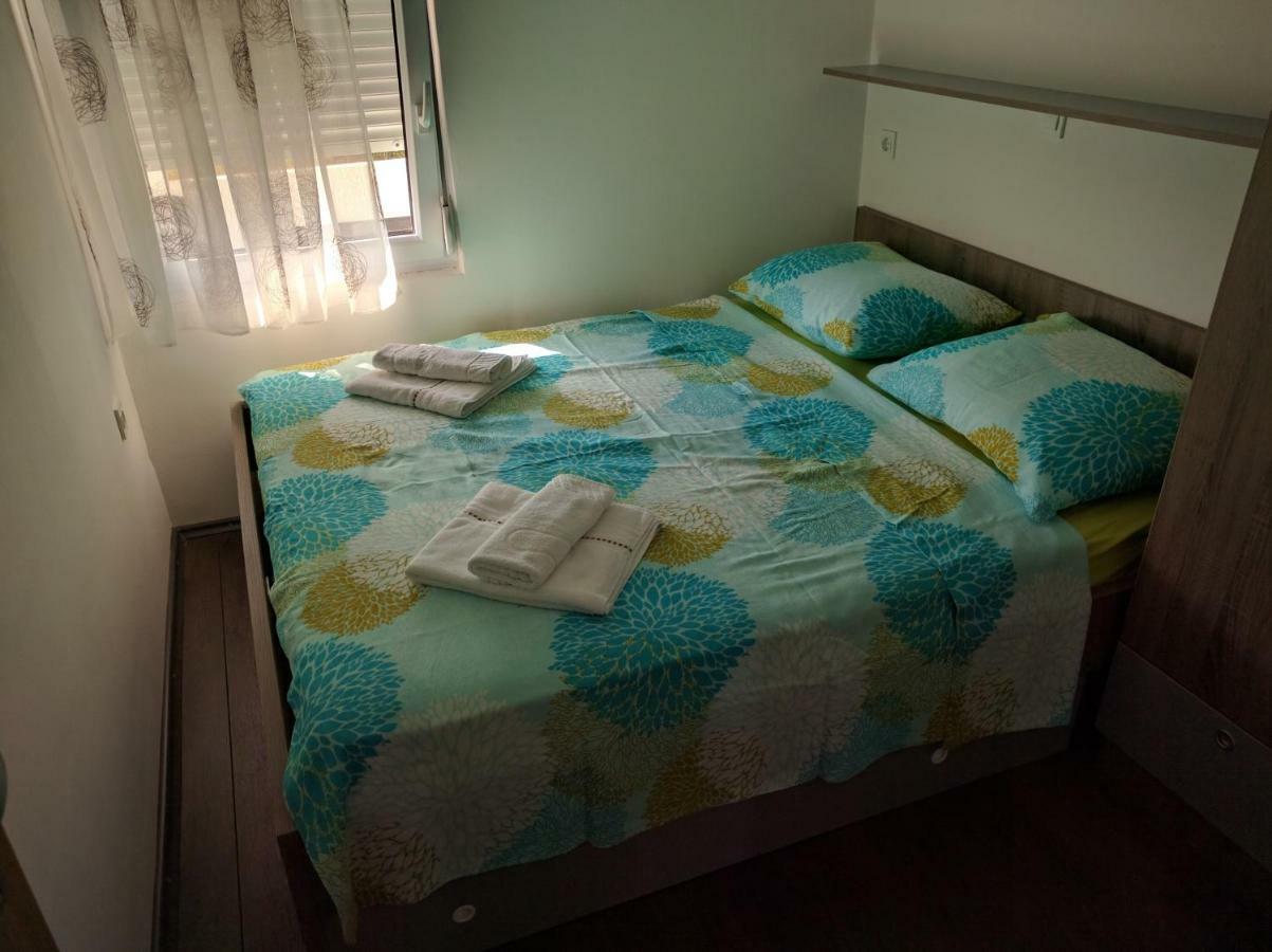 Apartmani Deak Vir Exteriör bild