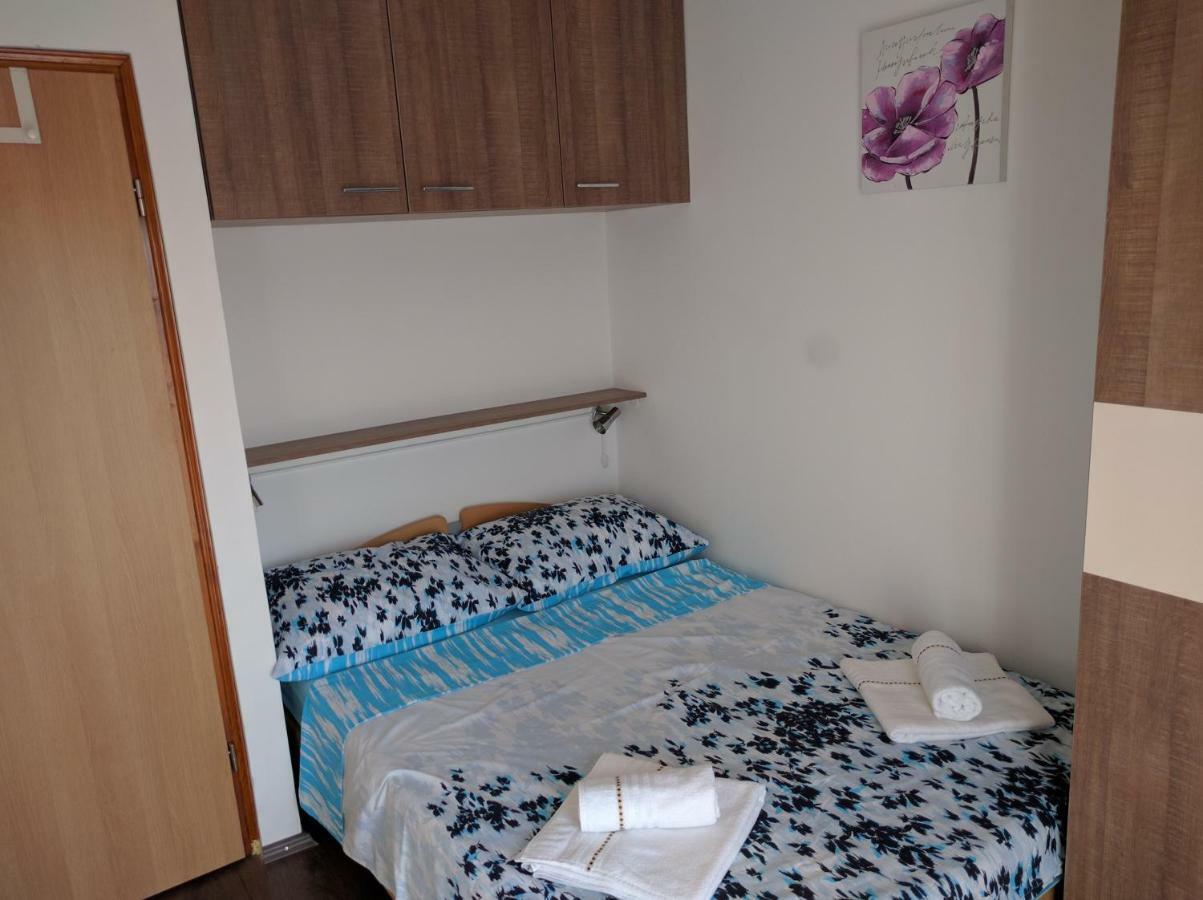 Apartmani Deak Vir Exteriör bild