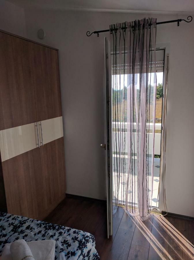 Apartmani Deak Vir Exteriör bild